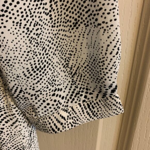 Katherine Barclay Women's Size 4 One Piece Blk/White Print Romper Shorts - Picture 7 of 10